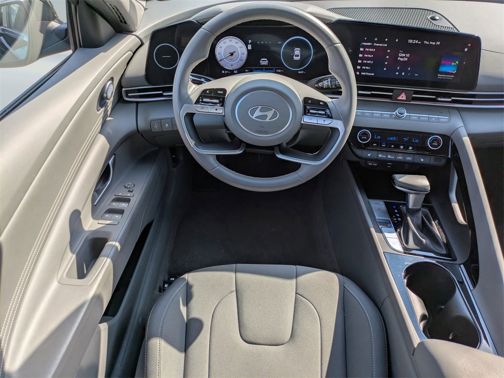2024 Hyundai Elantra SEL Convenience photo 15