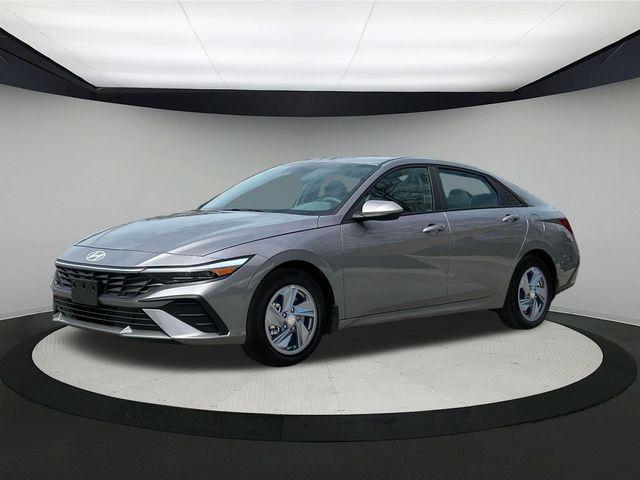 2025 Hyundai Elantra SE photo 2