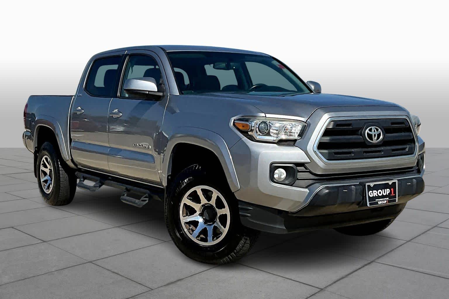 2017 Toyota Tacoma SR5 photo 2