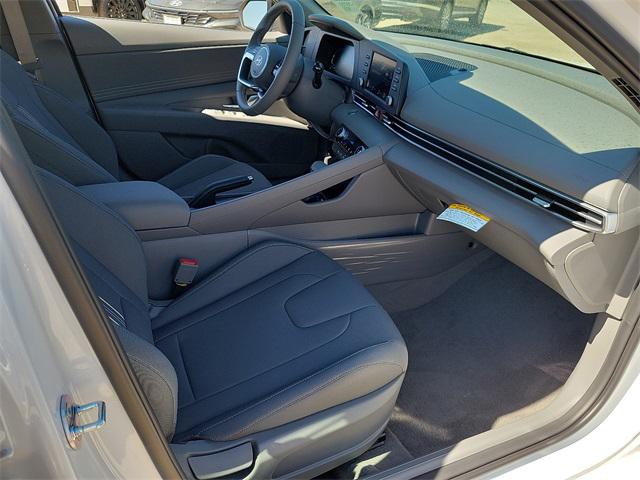 2025 Hyundai Elantra SEL Sport photo 16