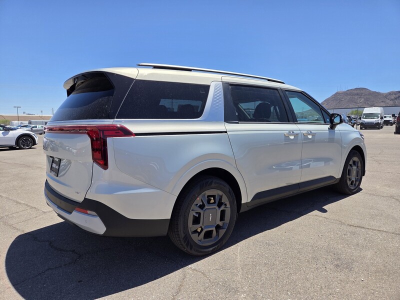 2026 Kia Carnival EX photo 2