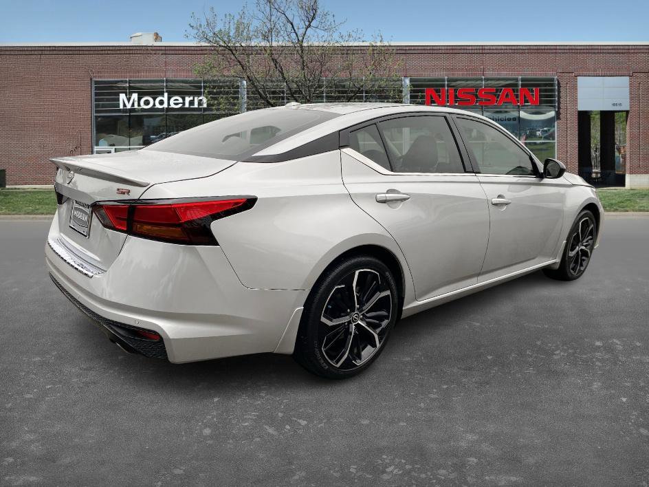 2023 Nissan Altima 2.5 SR photo 4