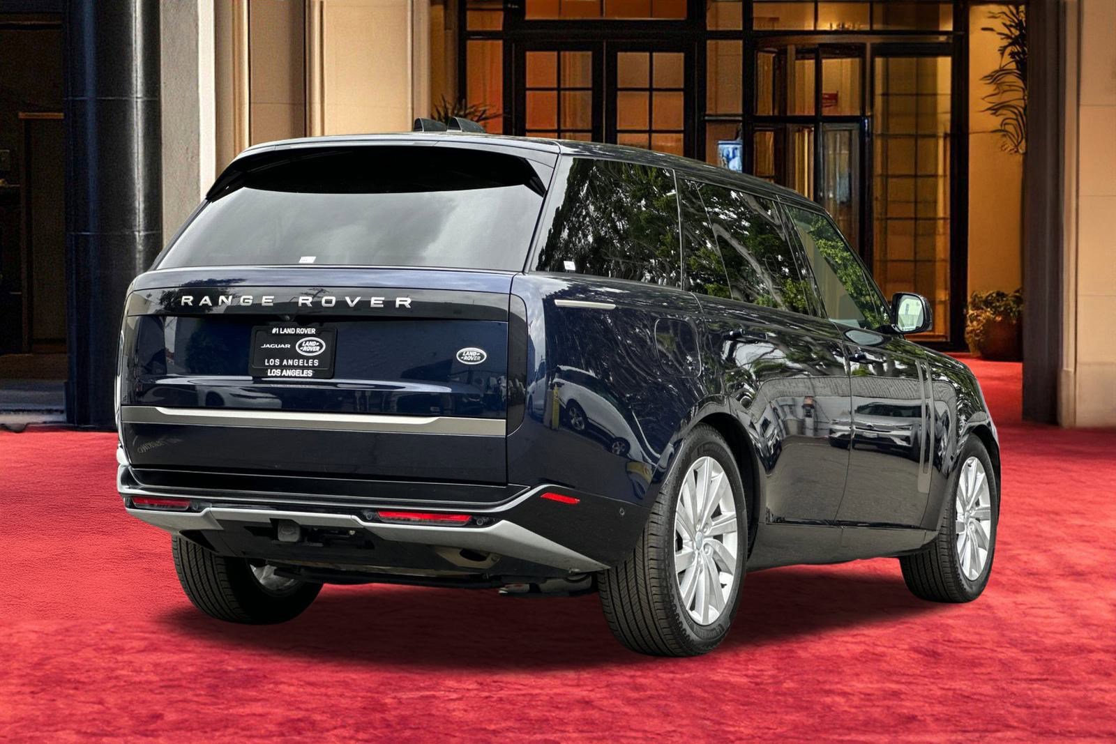 2023 Land Rover Range Rover SE photo 9