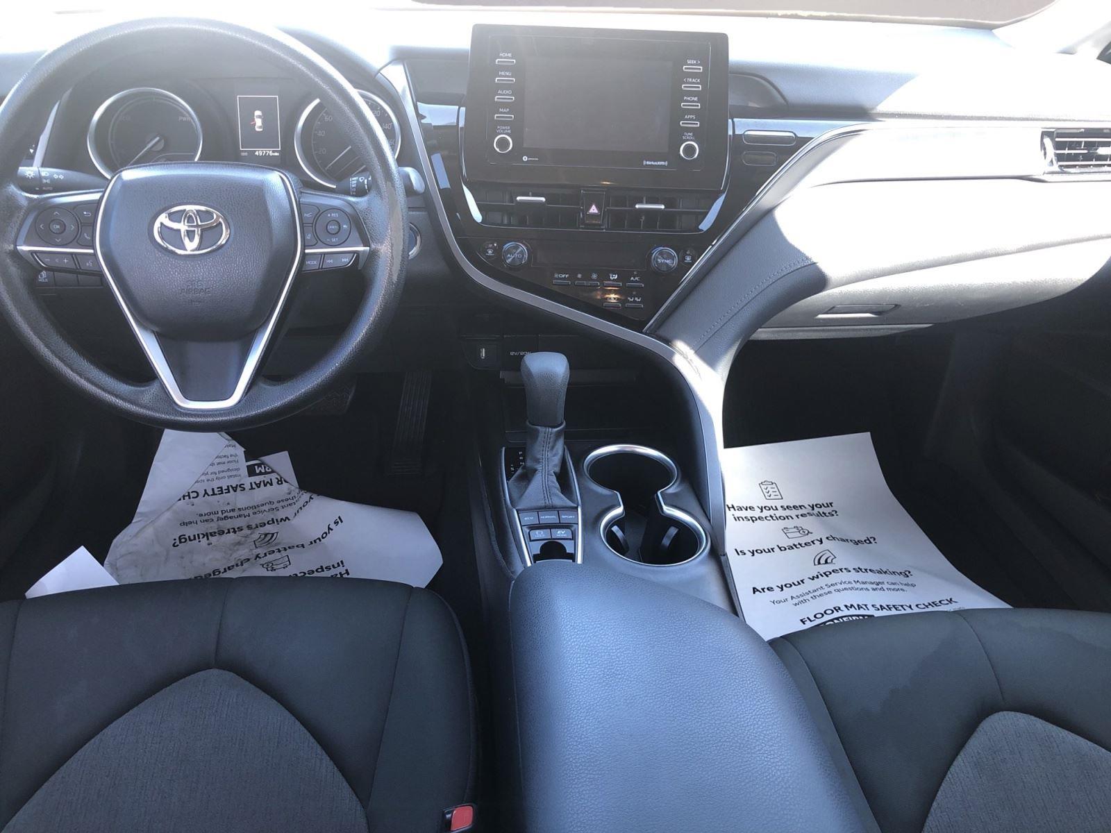 2022 Toyota Camry Hybrid LE photo 10