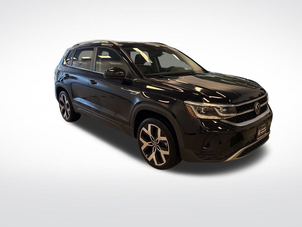 2022 Volkswagen Taos SEL photo 4