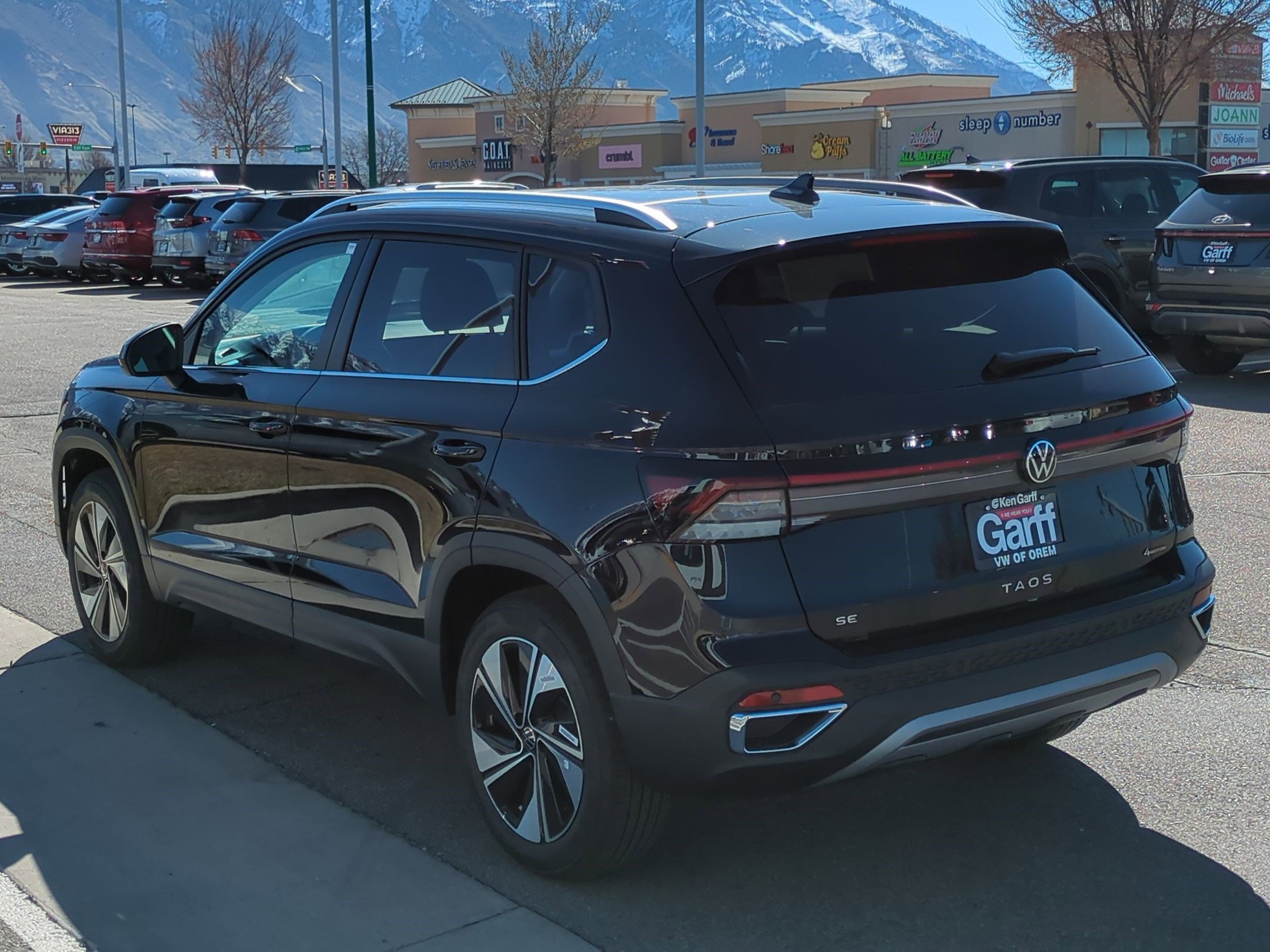 2025 Volkswagen Taos SE photo 5
