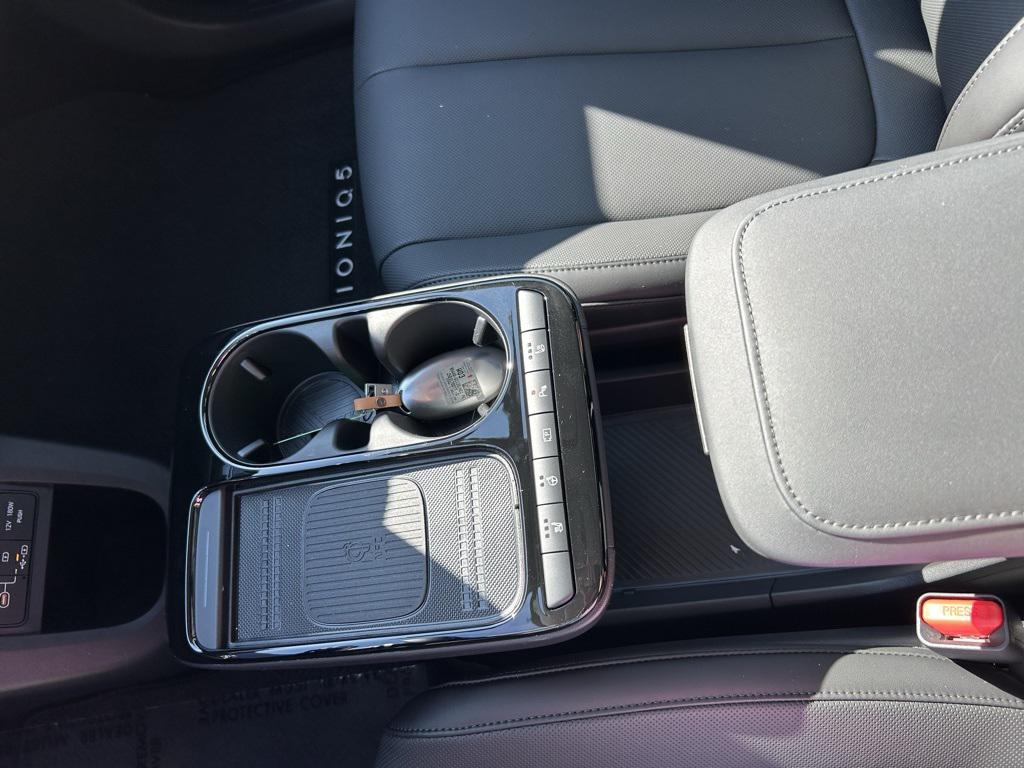 2025 Hyundai Ioniq 5 SE Standard Range photo 17