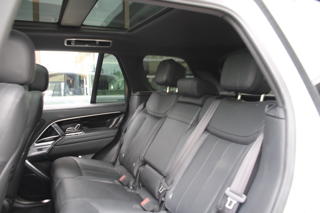 2023 Land Rover Range Rover SE photo 31