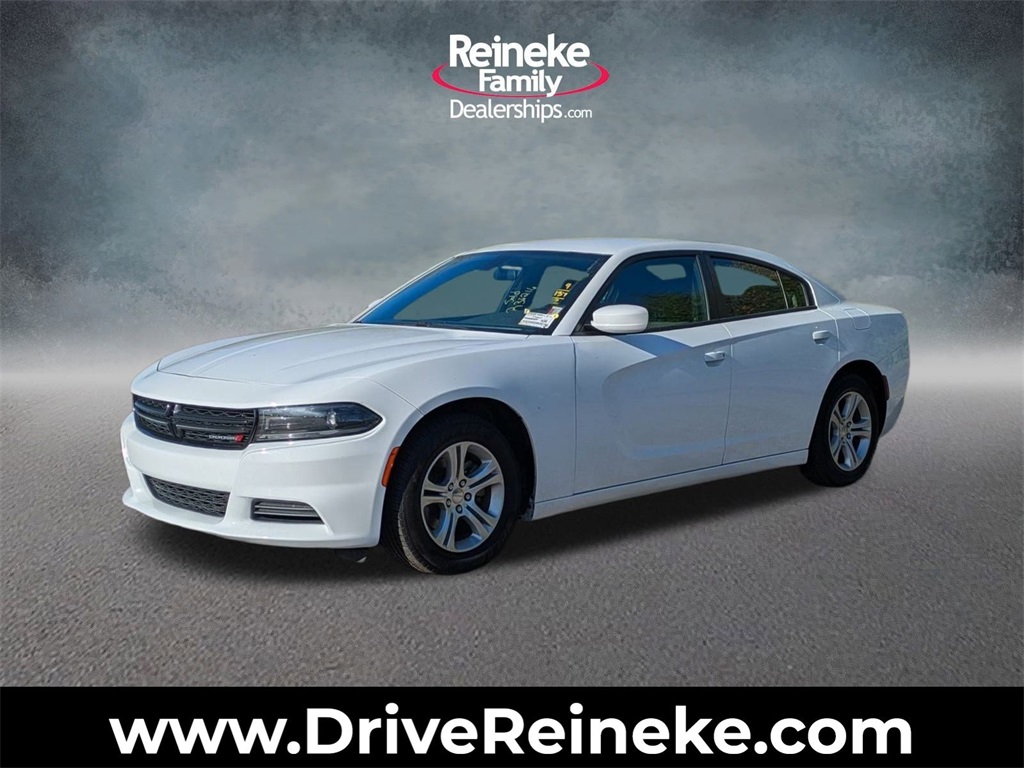 Used 2022 White Dodge SXT image 1