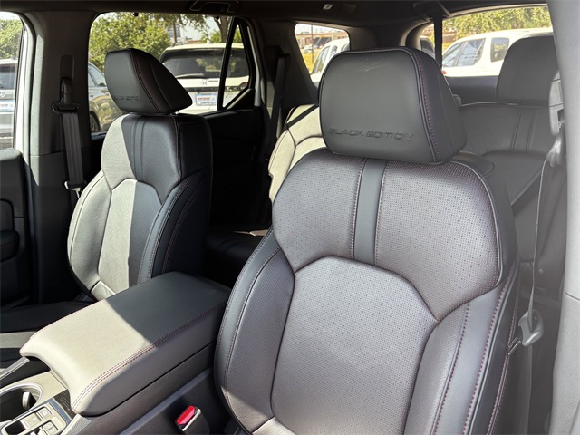 2025 Honda Pilot Black Edition photo 7