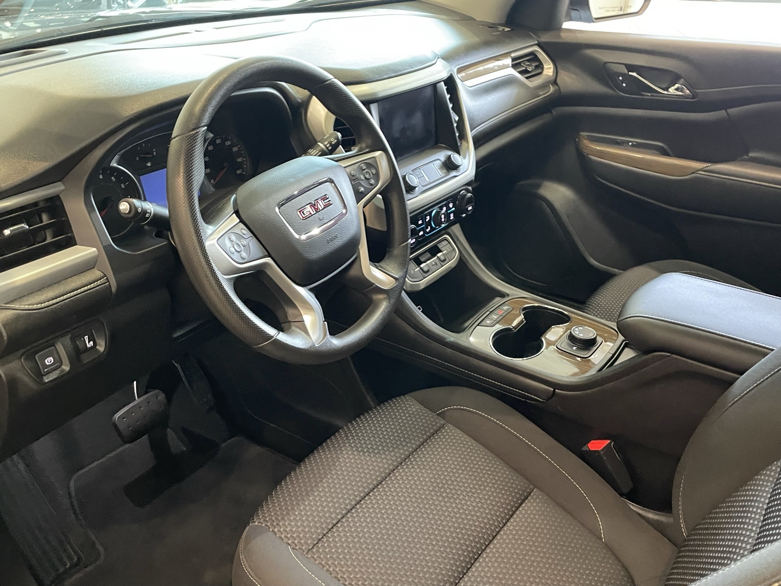 2023 Gmc Acadia SLE photo 16