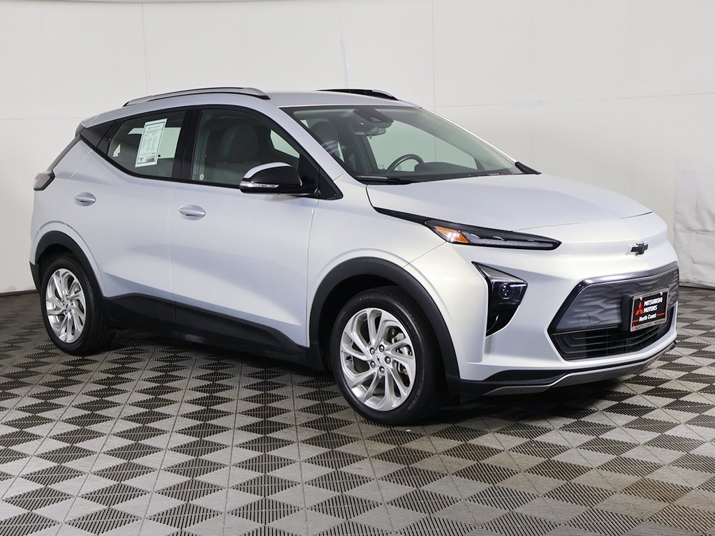 Used 2023 Chevrolet Bolt EUV LT with VIN 1G1FY6S0XP4175452 for sale in Bedford, OH