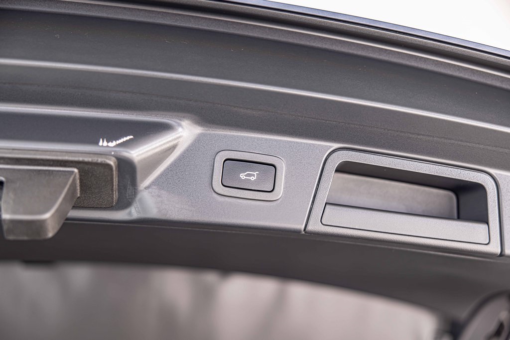 2020 LAND ROVER RANGE ROVER VELAR - Image 18