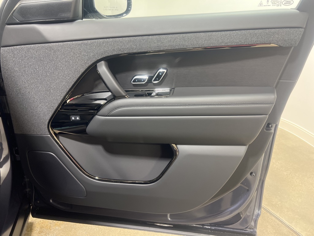 2025 Land Rover Range Rover Sport SE photo 21