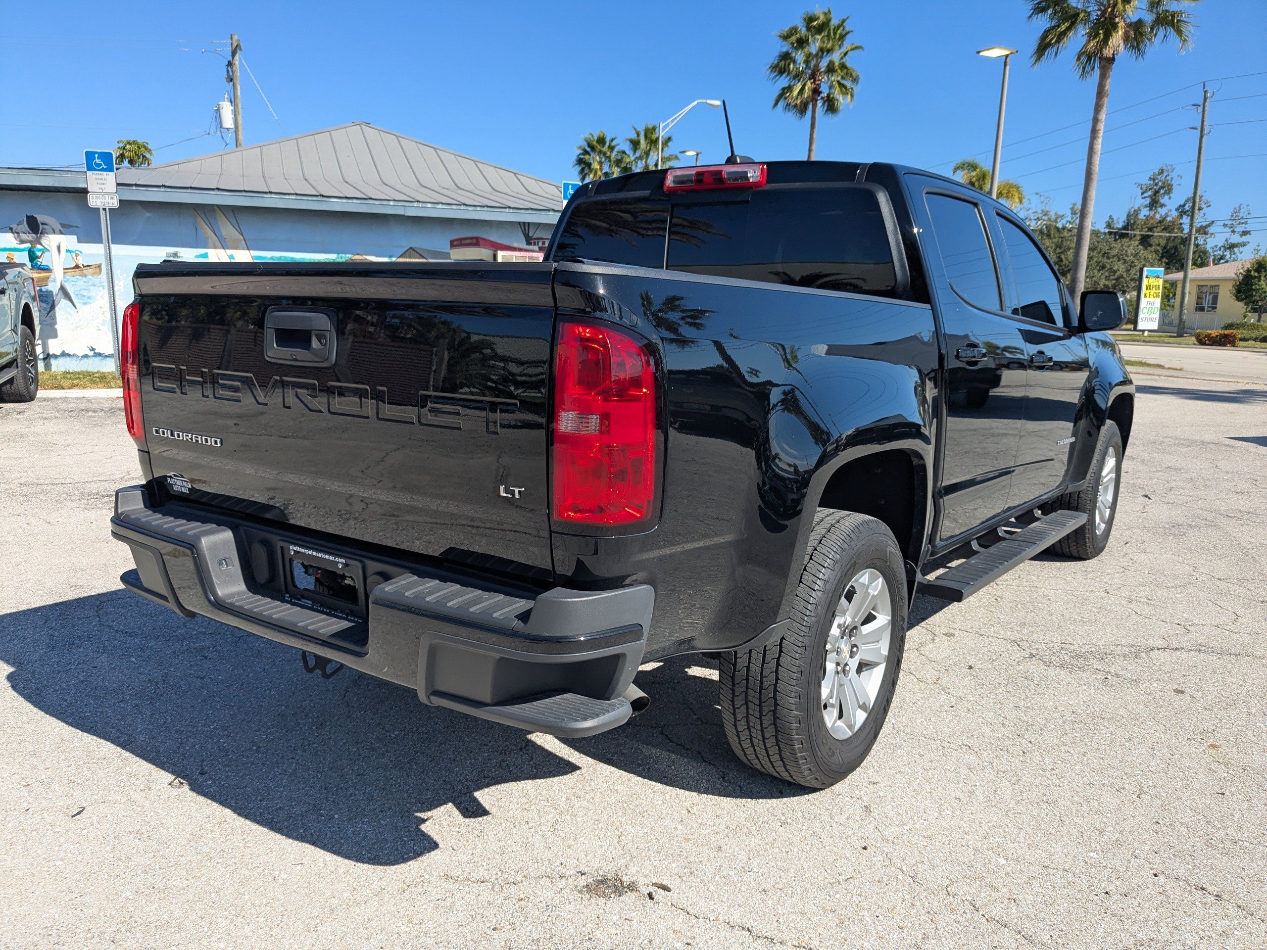 2022 Chevrolet Colorado LT photo 2