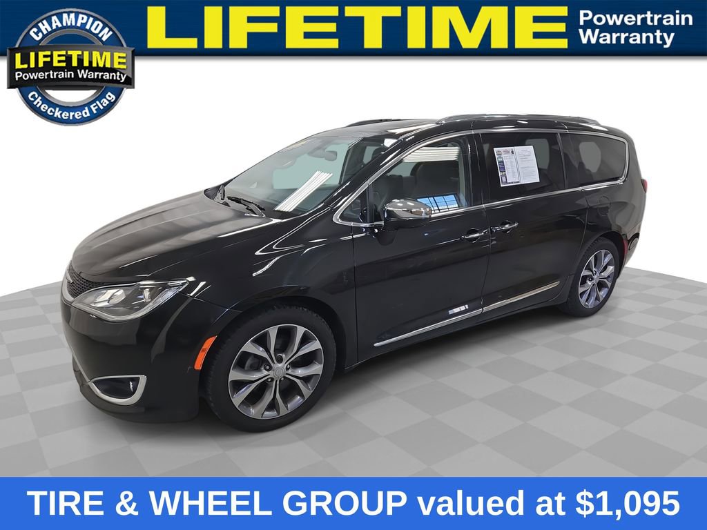 2020 Chrysler Pacifica Limited's photo