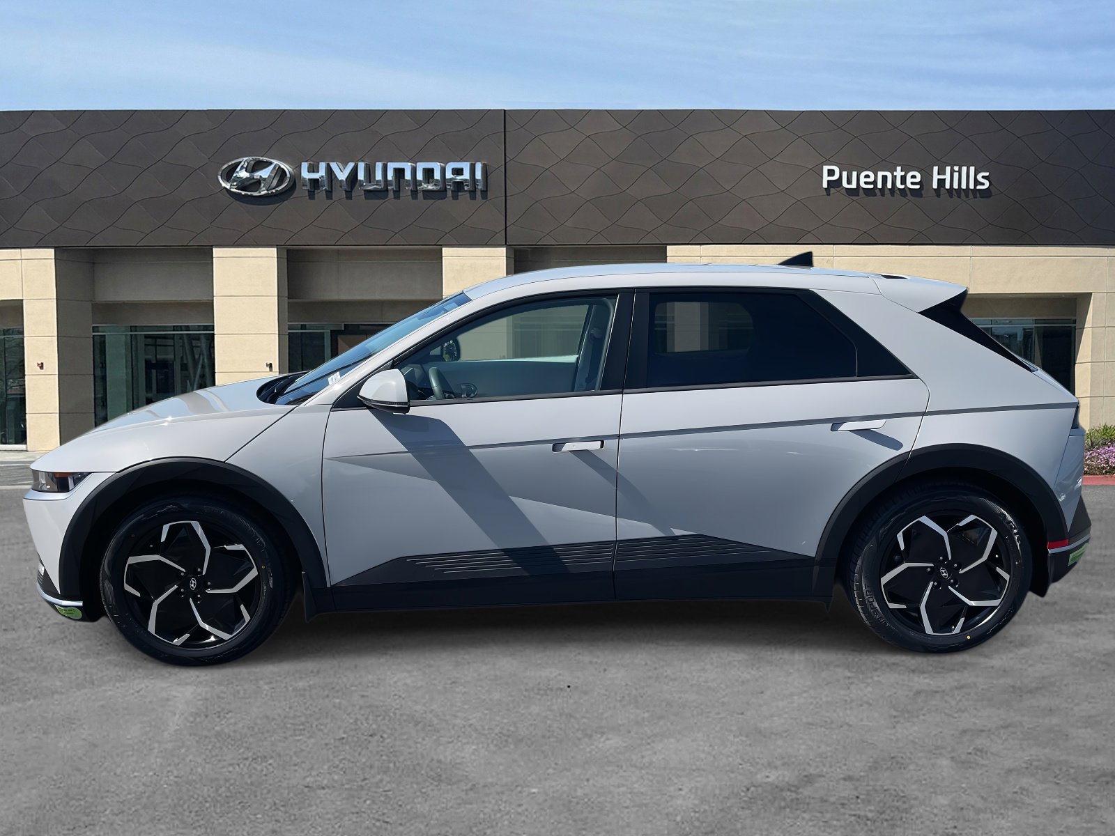 2023 Hyundai Ioniq 5 SE photo 3
