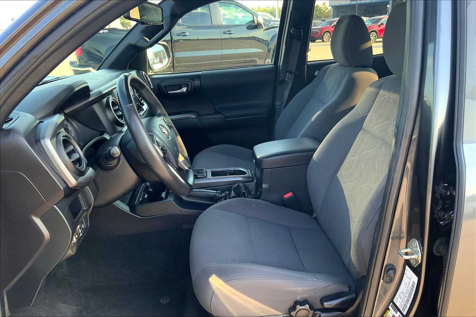 2019 Toyota Tacoma TRD photo 14