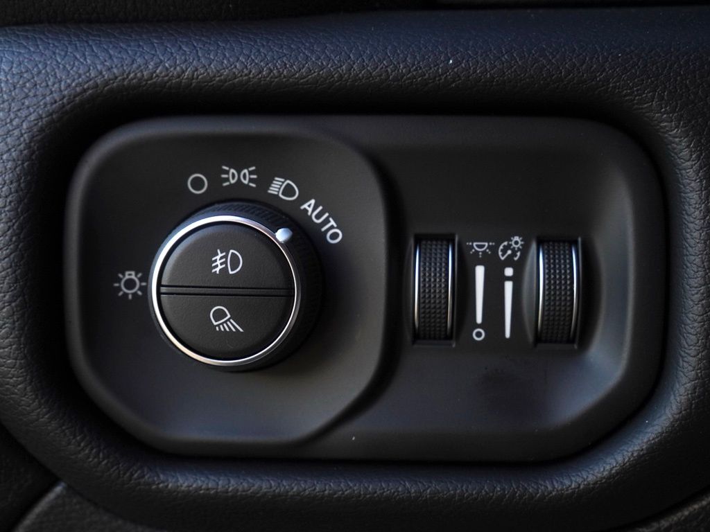 New 2026 Ceramic Gray Clear-Coat Exterior Paint RAM Laramie image 9