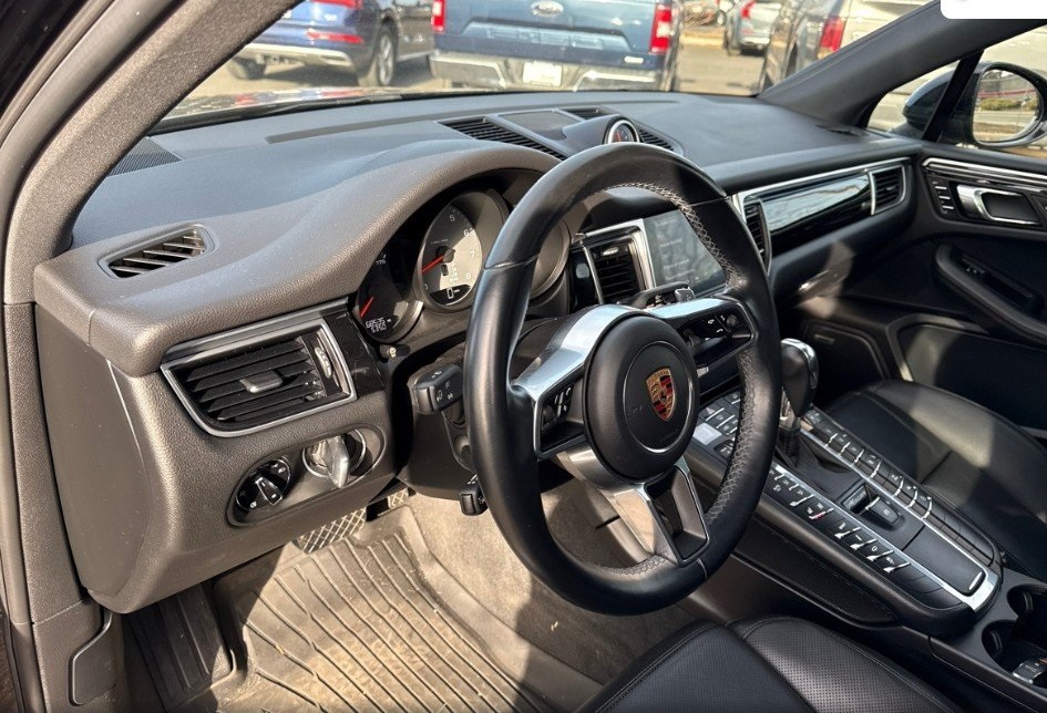 2017 PORSCHE MACAN - Image 3