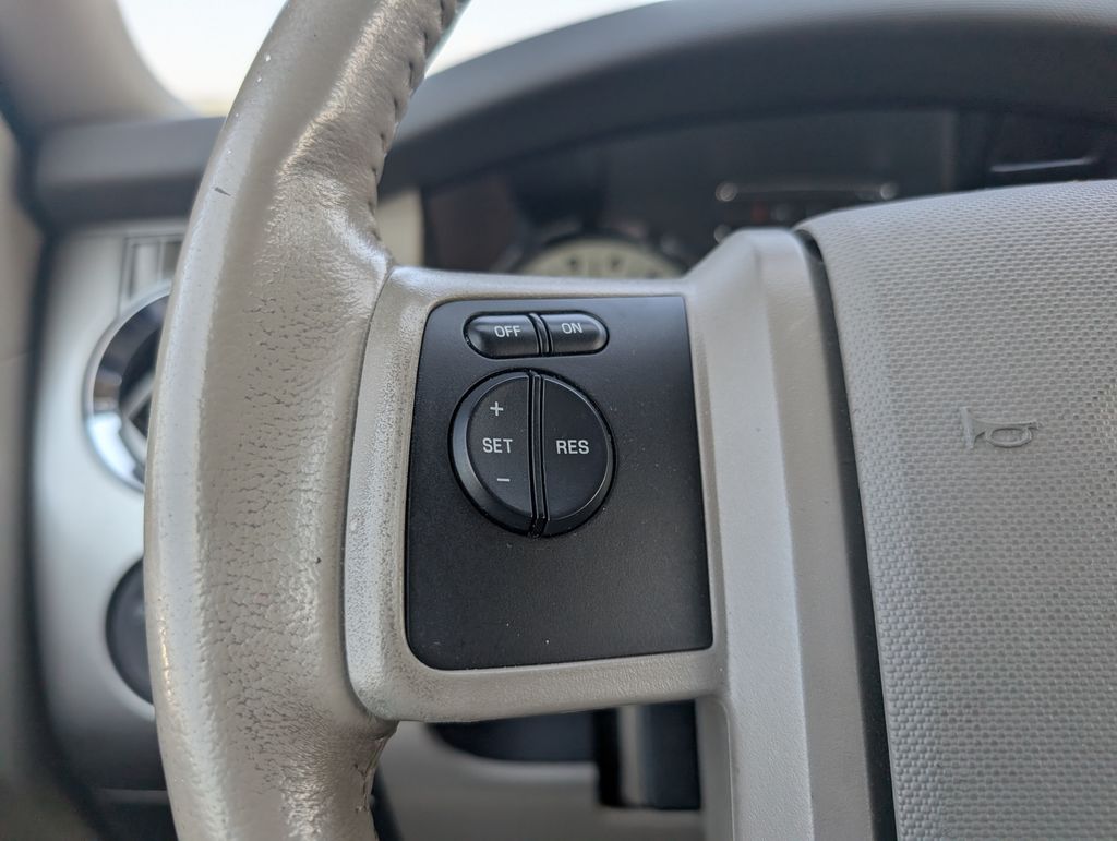2013 Ford Expedition Limited photo 11
