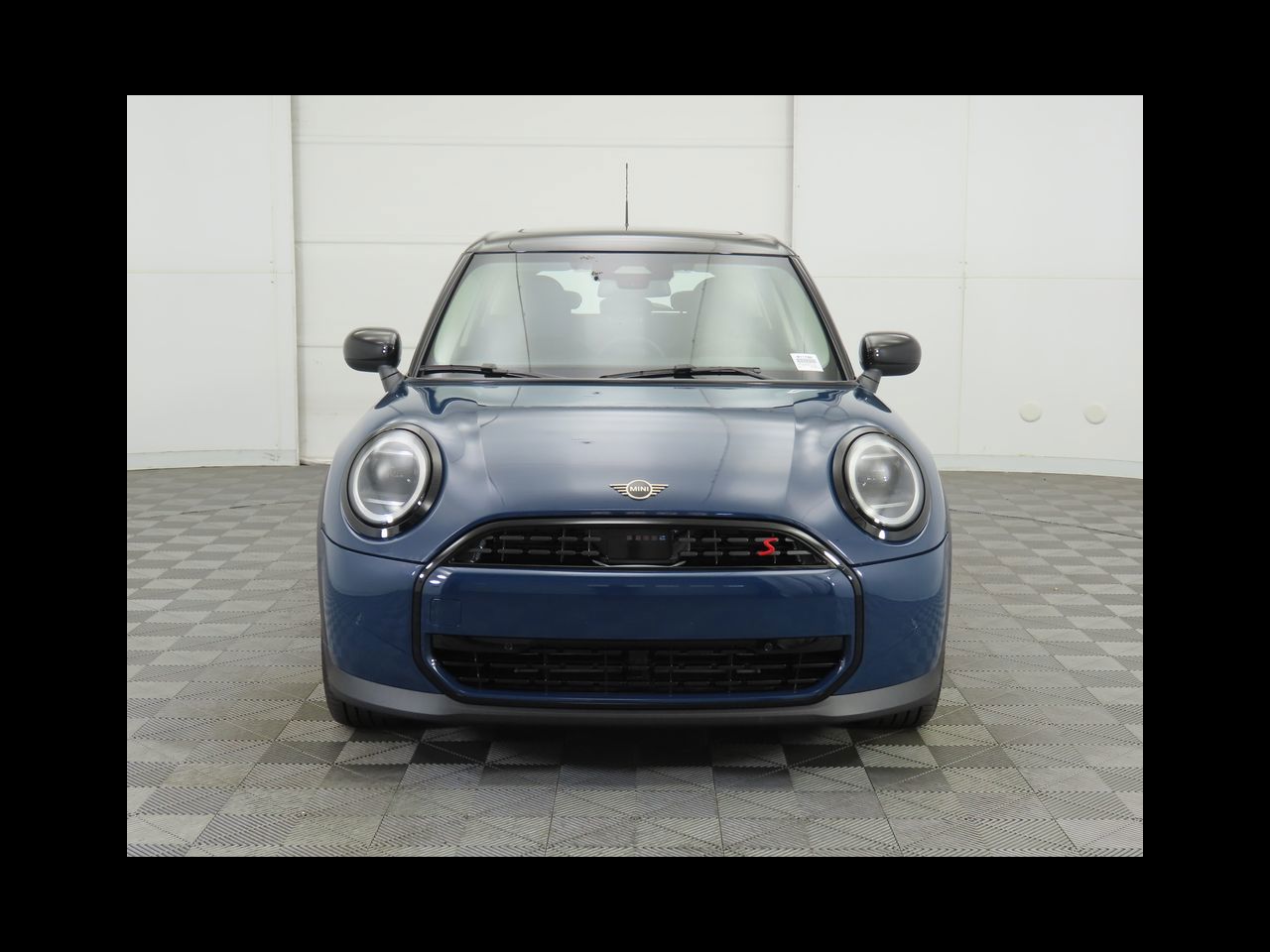 2025 Mini Cooper 4 Door Hardtop Signature photo 2
