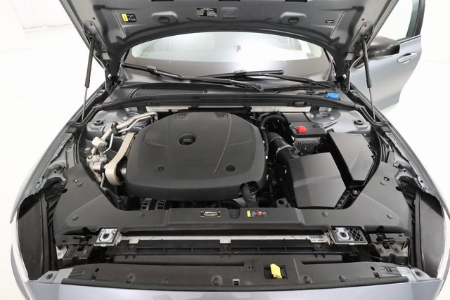 2021 Volvo S60 R-Design Momentum photo 4