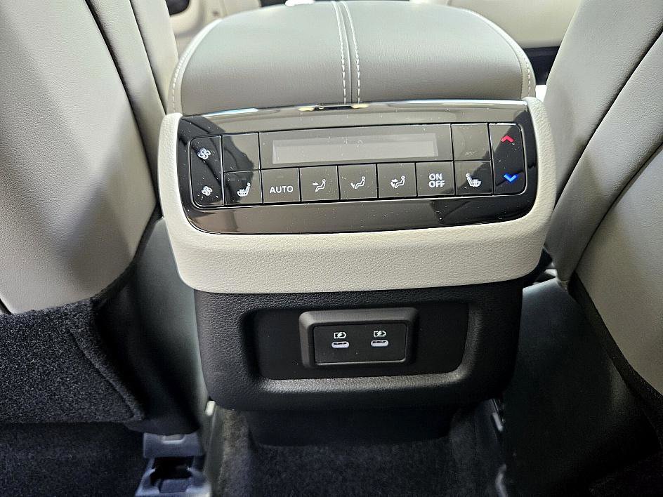 2026 Infiniti QX60 Luxe photo 11