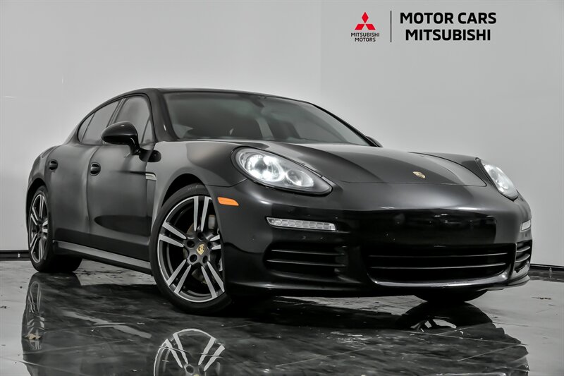 2016 Porsche Panamera Base's photo