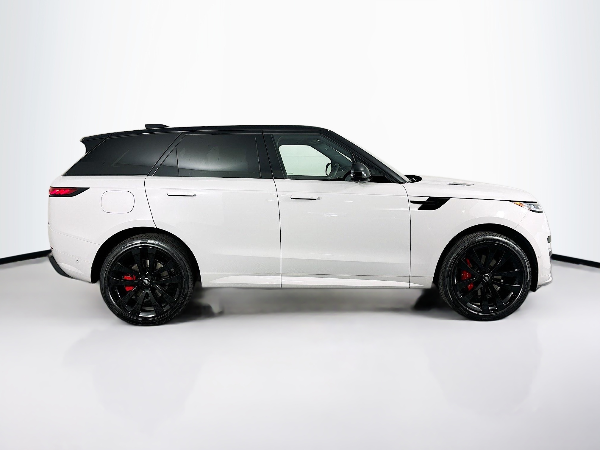 2025 Land Rover Range Rover Sport SE photo 4