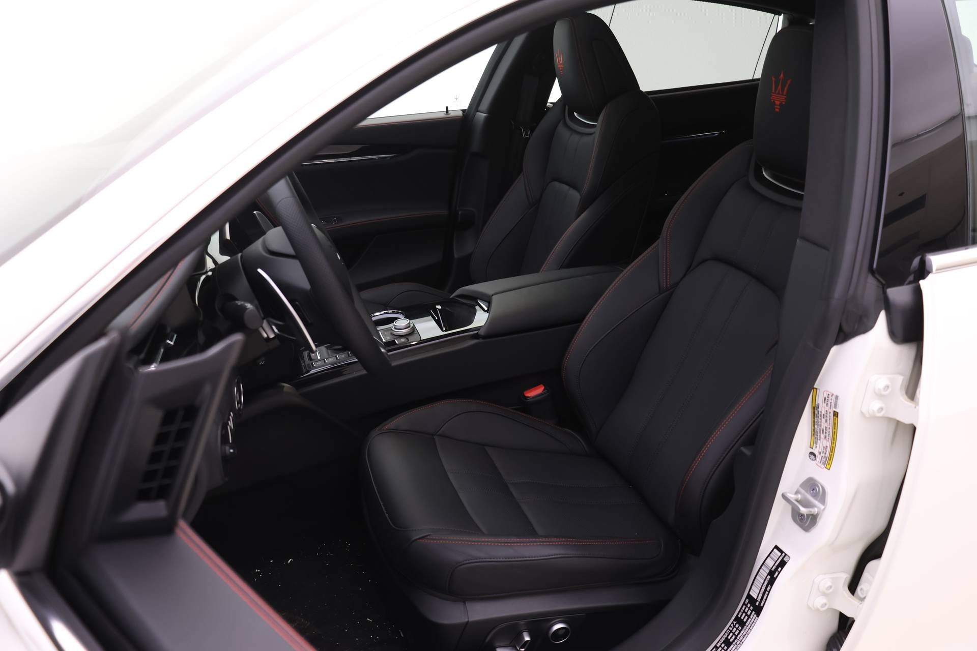 2024 Maserati Quattroporte Modena Q4 photo 2