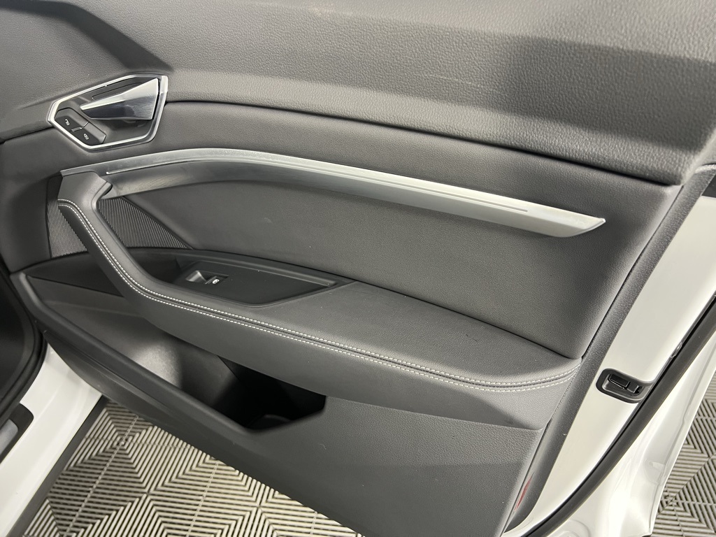 2023 Audi e-tron Premium photo 30