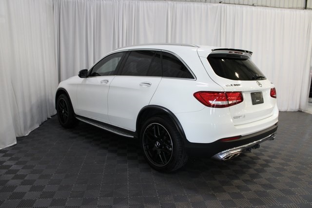 2016 Mercedes Benz GLC 300 4MATIC photo 3