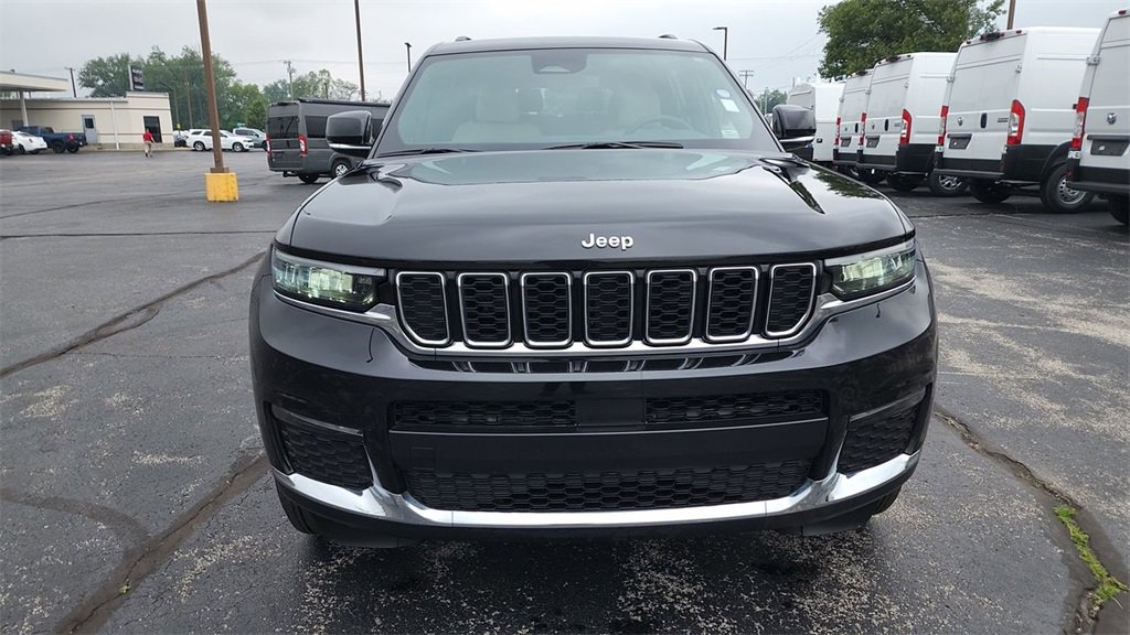 2024 Jeep Grand Cherokee Limited photo 3