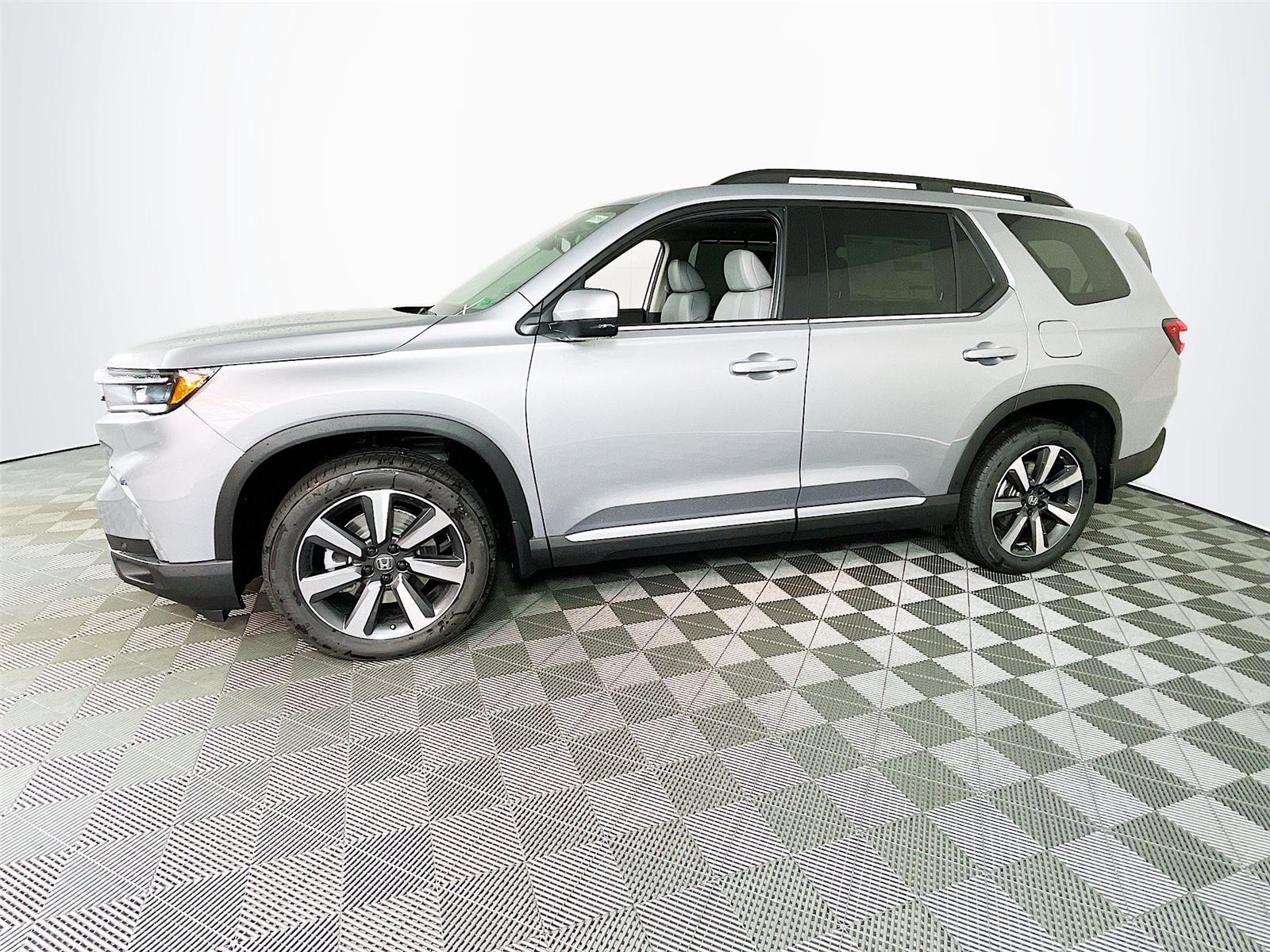 2025 Honda Pilot Touring photo 3