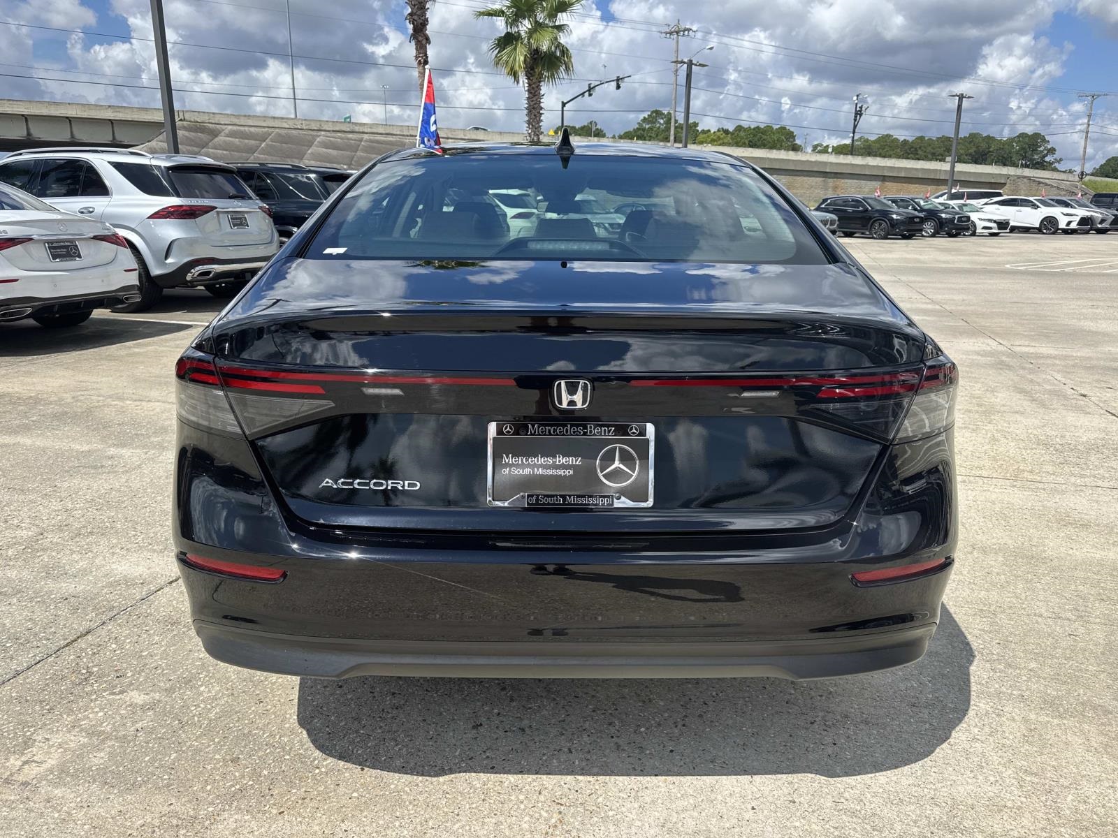 2025 Honda Accord LX photo 4