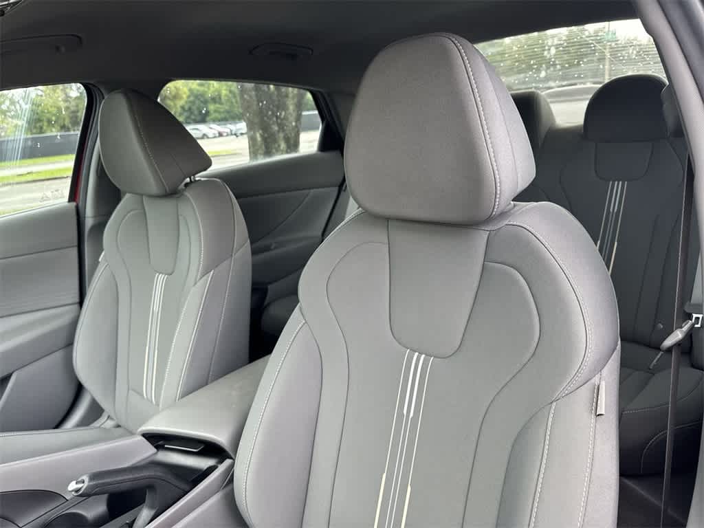 2024 Hyundai Elantra SEL photo 13