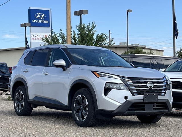2024 Nissan Rogue SV photo 5