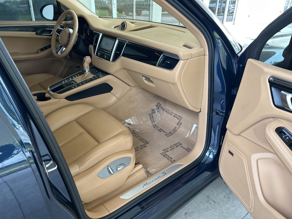 2015 Porsche Macan S photo 21