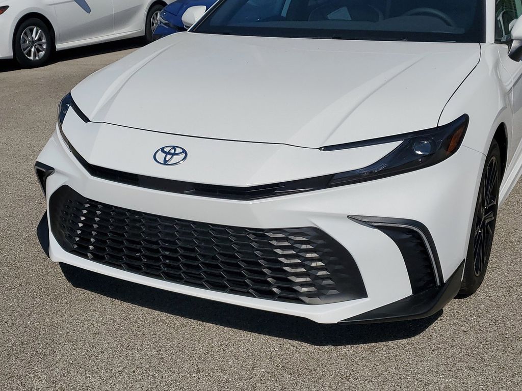 2025 Toyota Camry SE photo 10