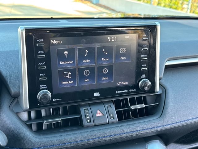 2020 Toyota RAV4 Hybrid XSE photo 9