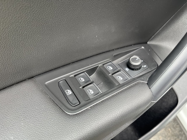 2021 Volkswagen Tiguan SE photo 24