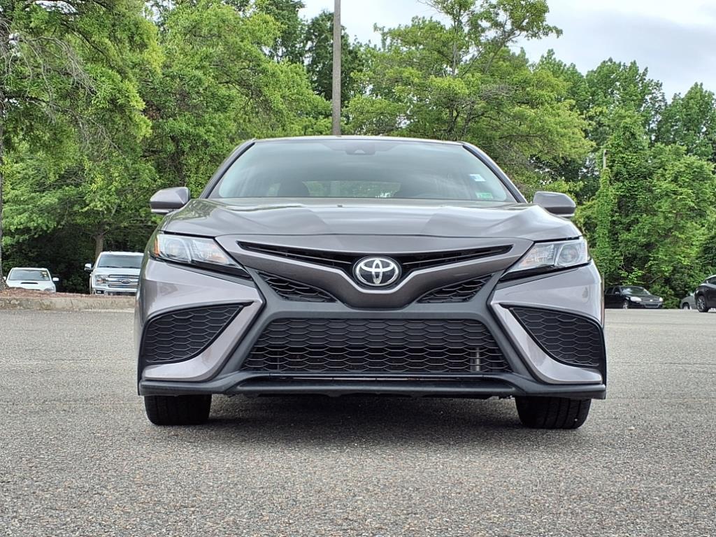 2022 Toyota Camry SE photo 3