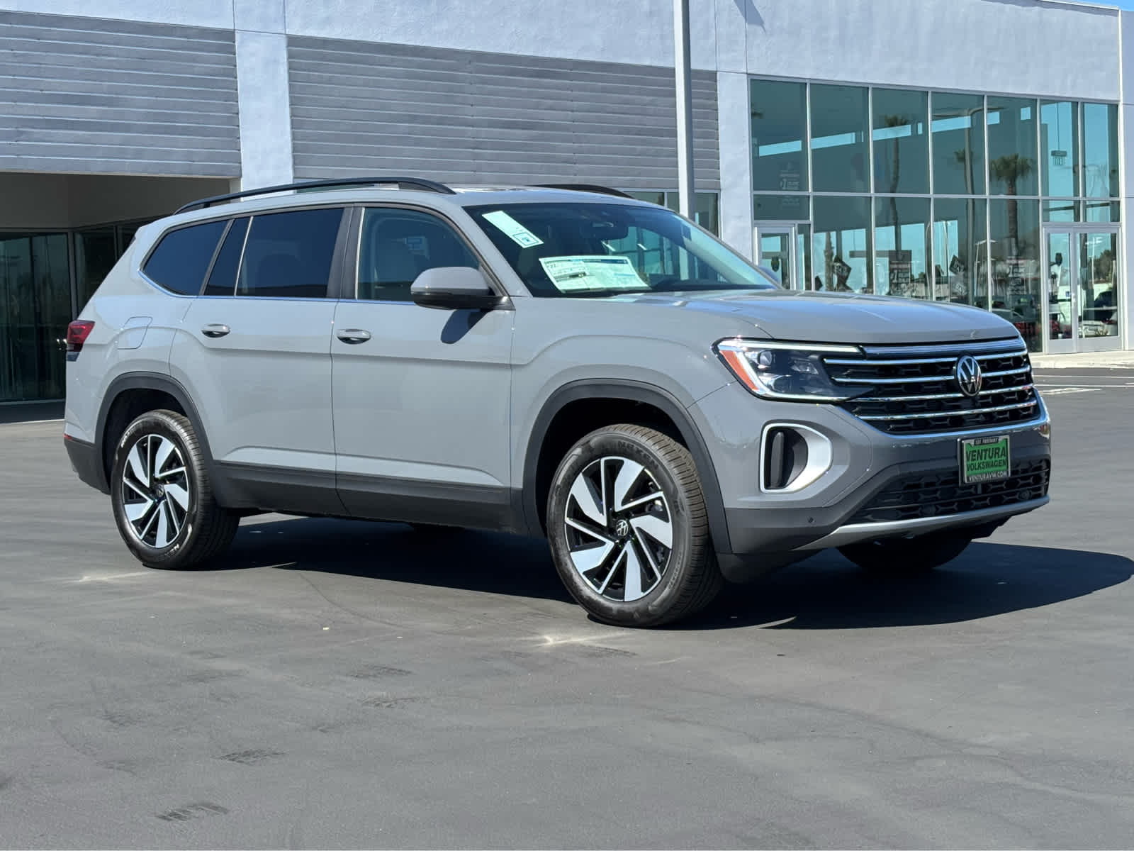 2025 Volkswagen Atlas SE Technology photo 2
