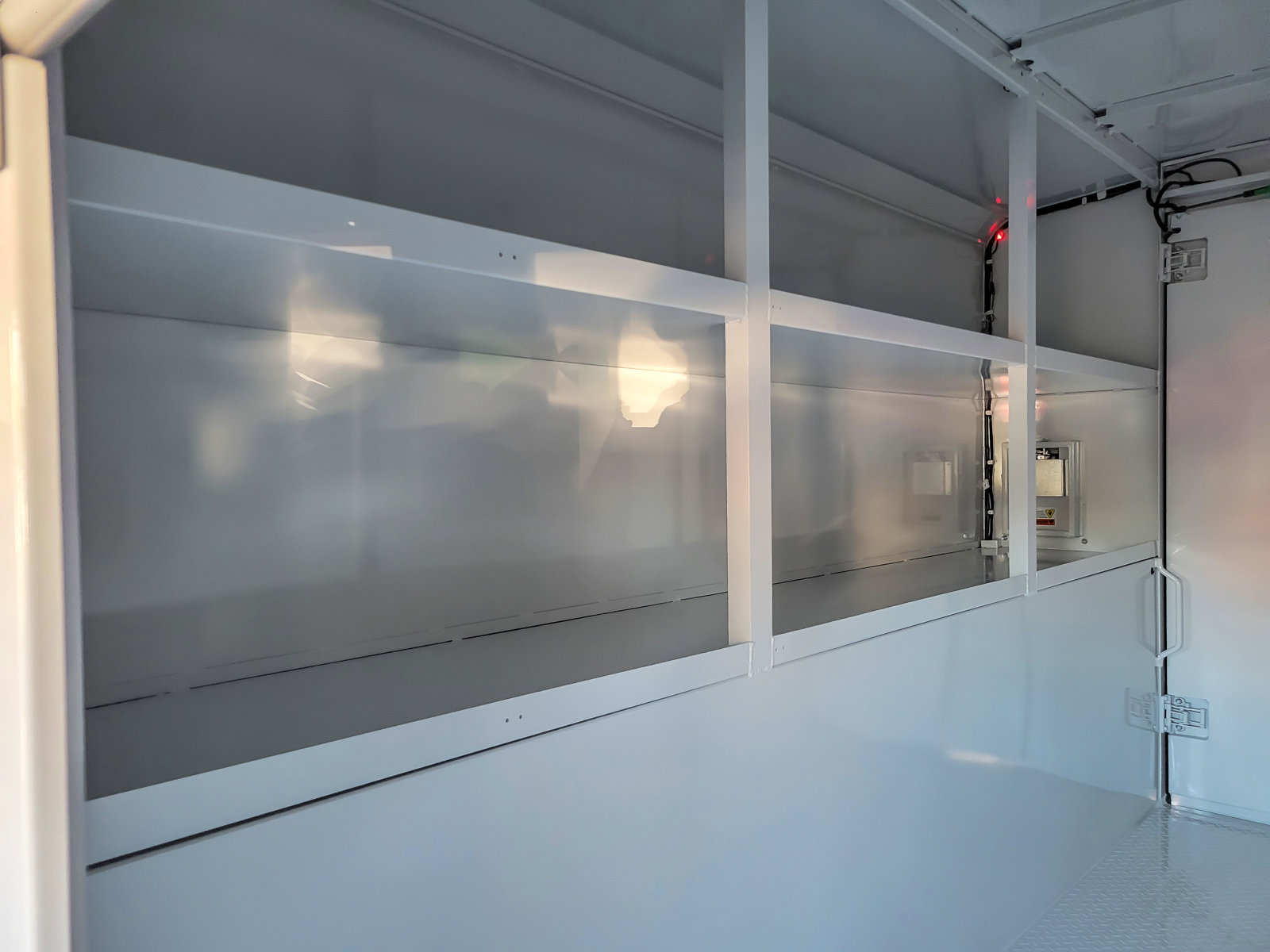 2025 FORD E-350 - Image 4