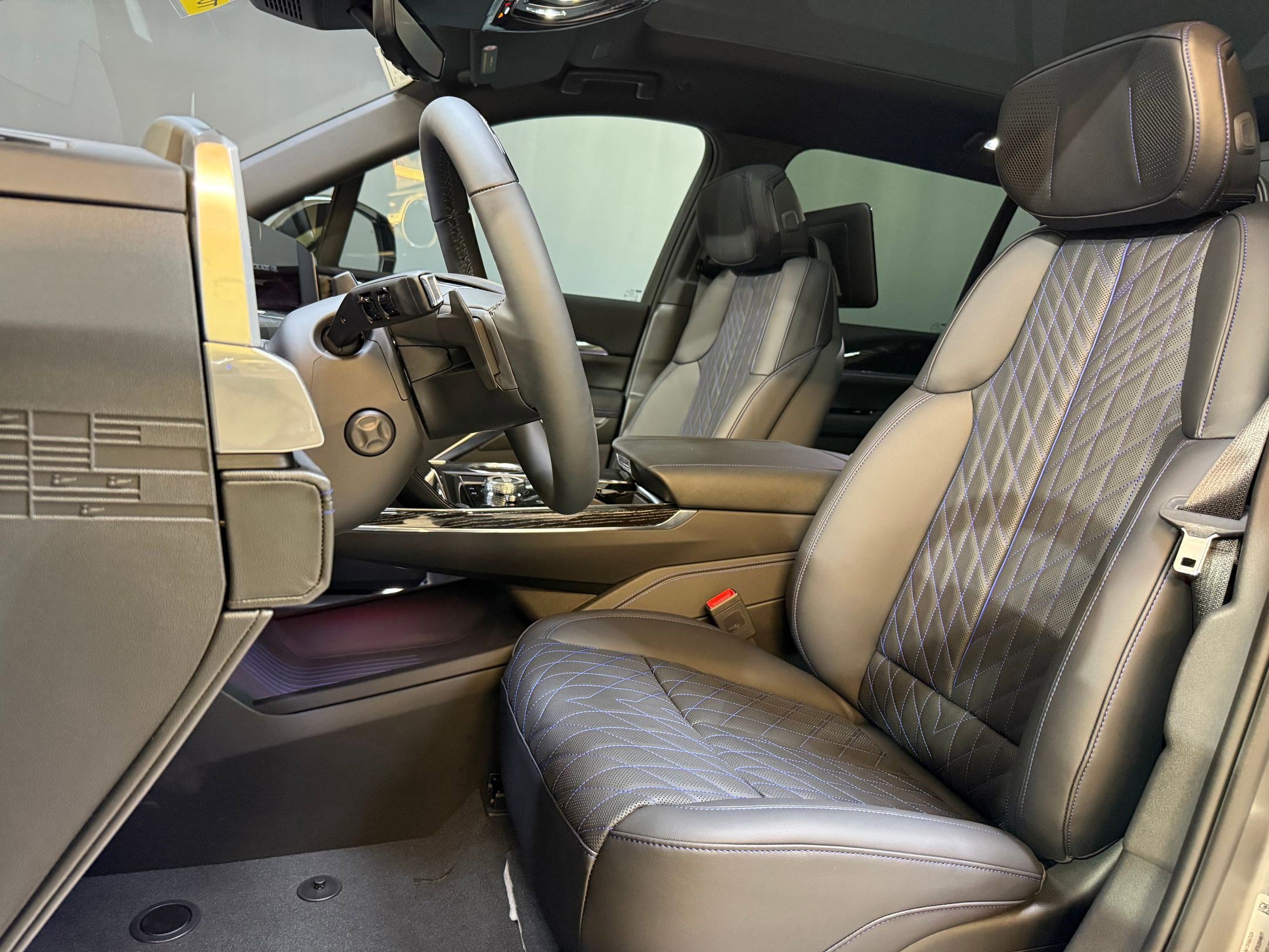 2026 Cadillac Escalade Sport photo 3