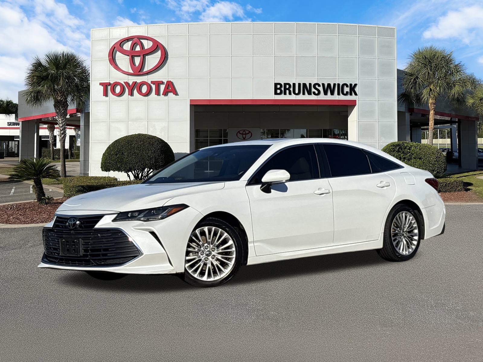 2019 Toyota Avalon Limited's photo