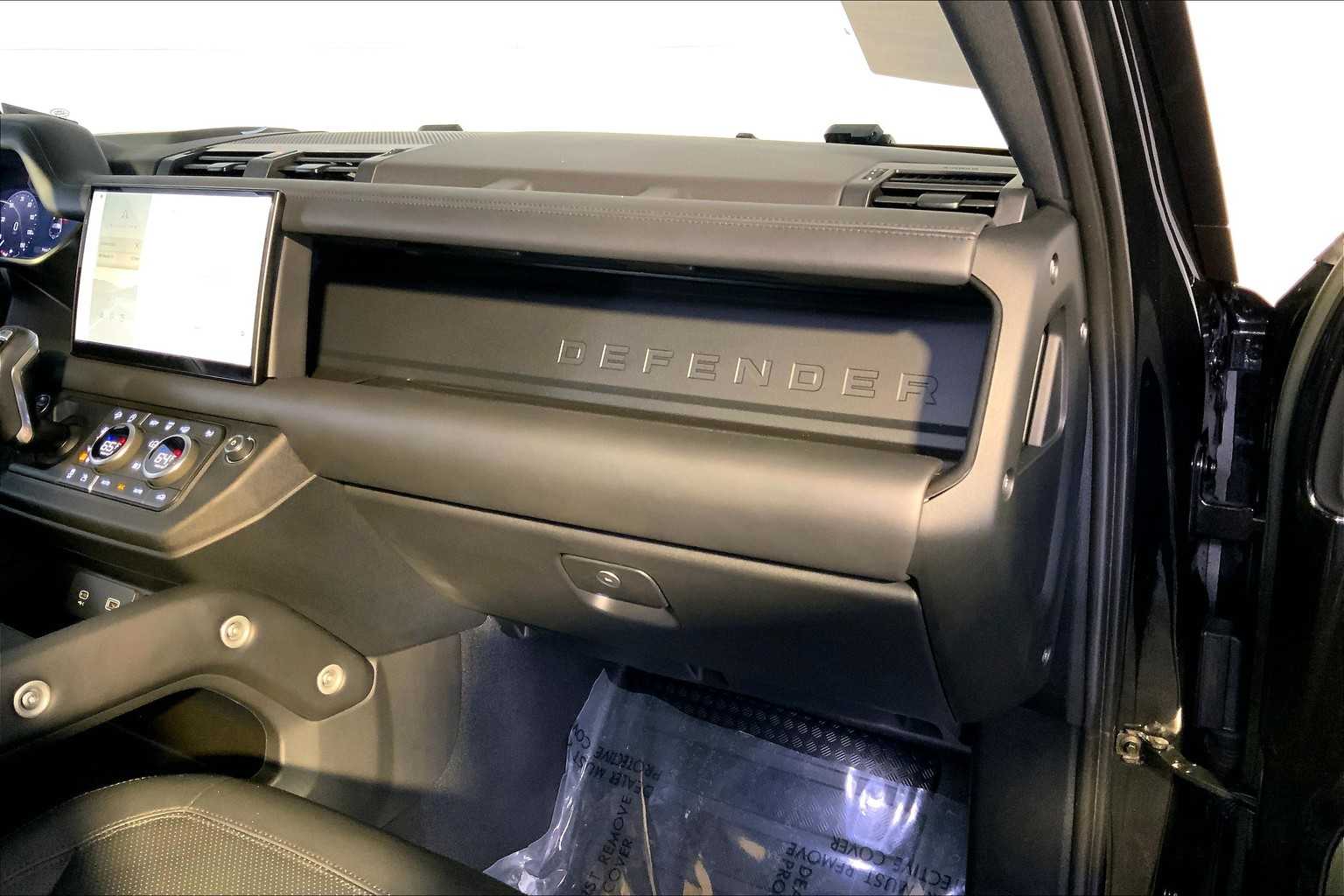 2023 Land Rover Defender V8 photo 22