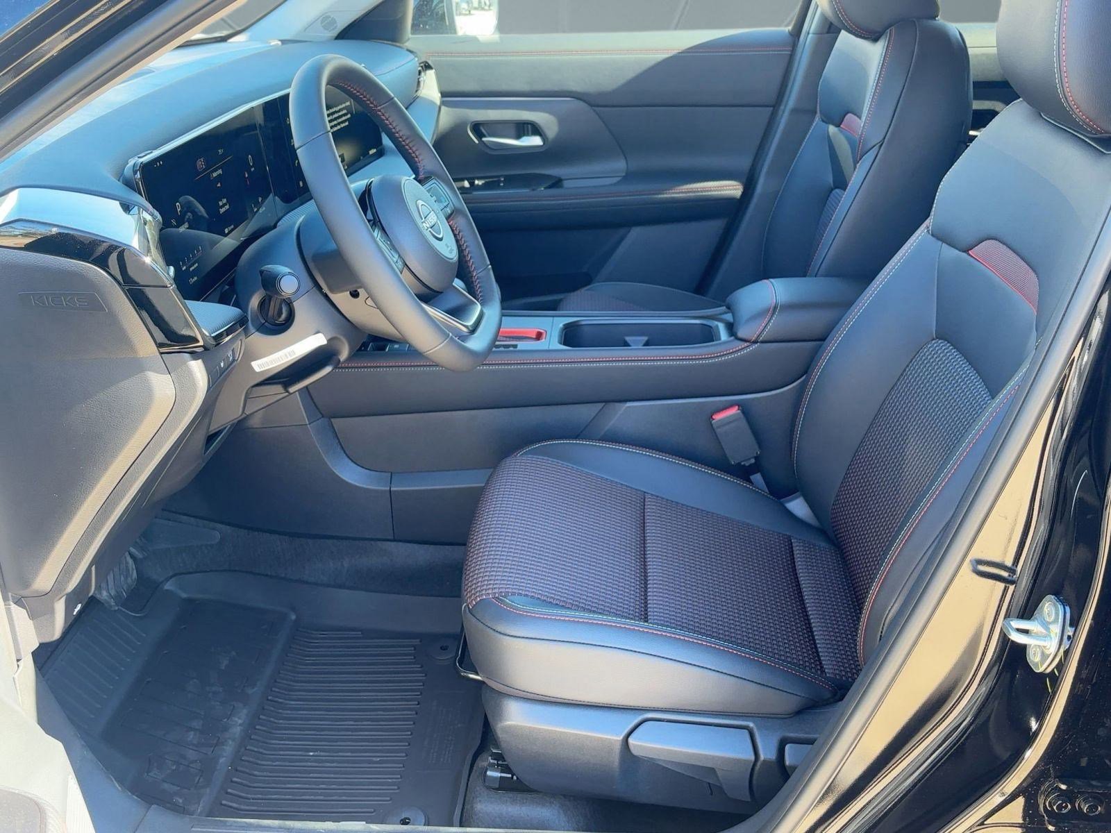 2026 Nissan Kicks SR photo 4