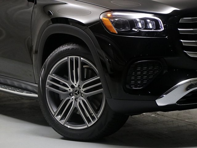 2025 Mercedes Benz GLS 450 4MATIC photo 3